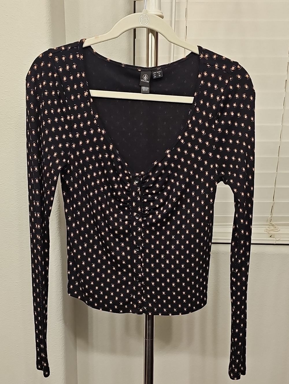 New Without Tags Womens Volcom Black Long-Sleeve V-Neck Size Small 4/6
